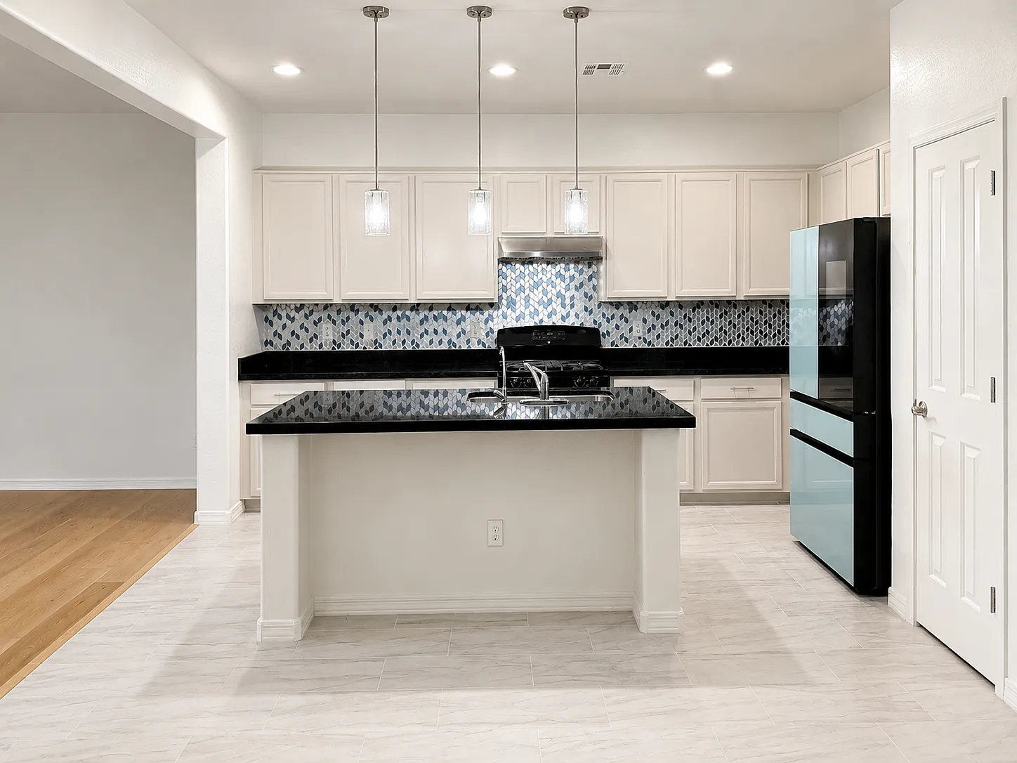 5 bed, 2744 sqft, $3,500 — Photo 2
