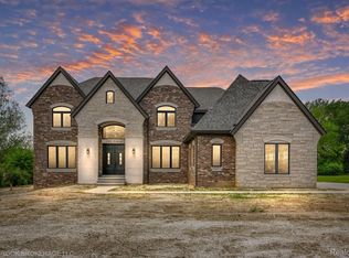 3205 Alpine Rd, Troy, MI 48084