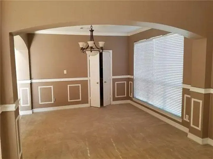 2304 Hillary Trl — Photo 12