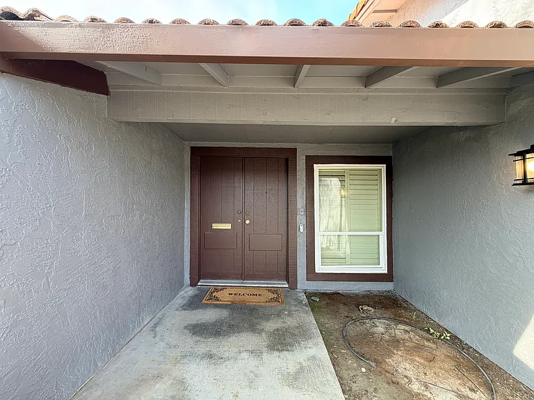 1302 Mossbrook Ct — Photo 5