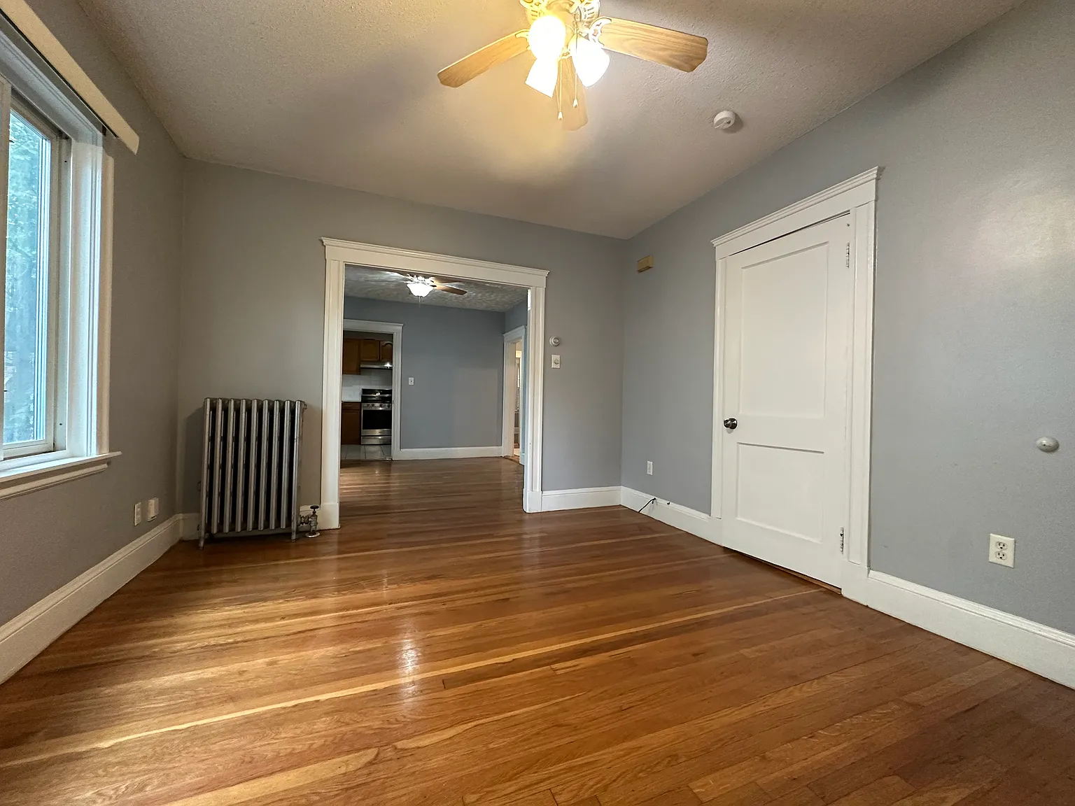 3 bed, 1100 sqft, $3,575 — Photo 2