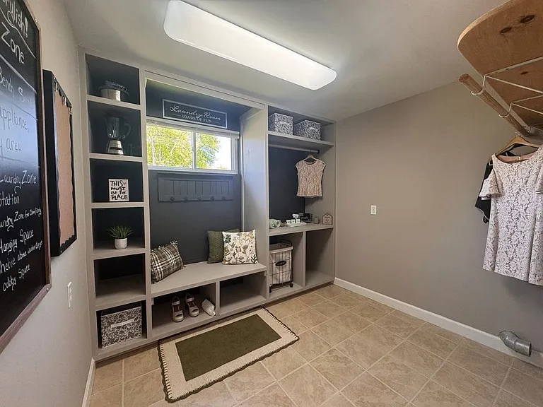 408 Broughton St — Photo 11
