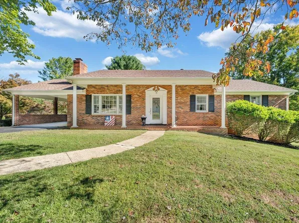16 Wellington Dr, Lynchburg, VA 24502