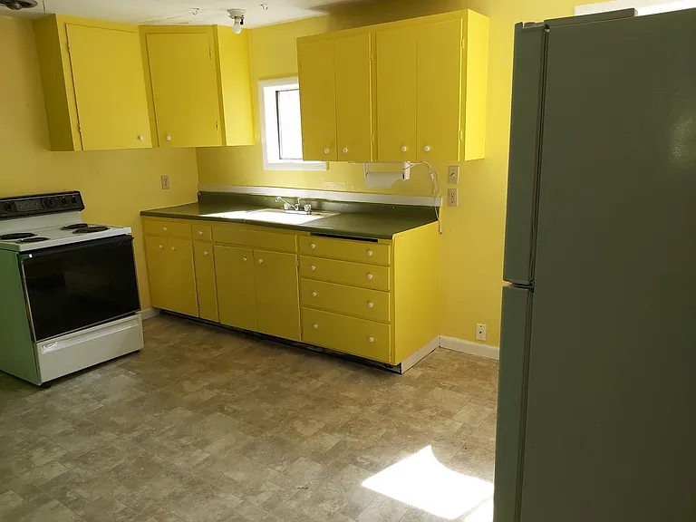 2465 SW Pickford St — Photo 3