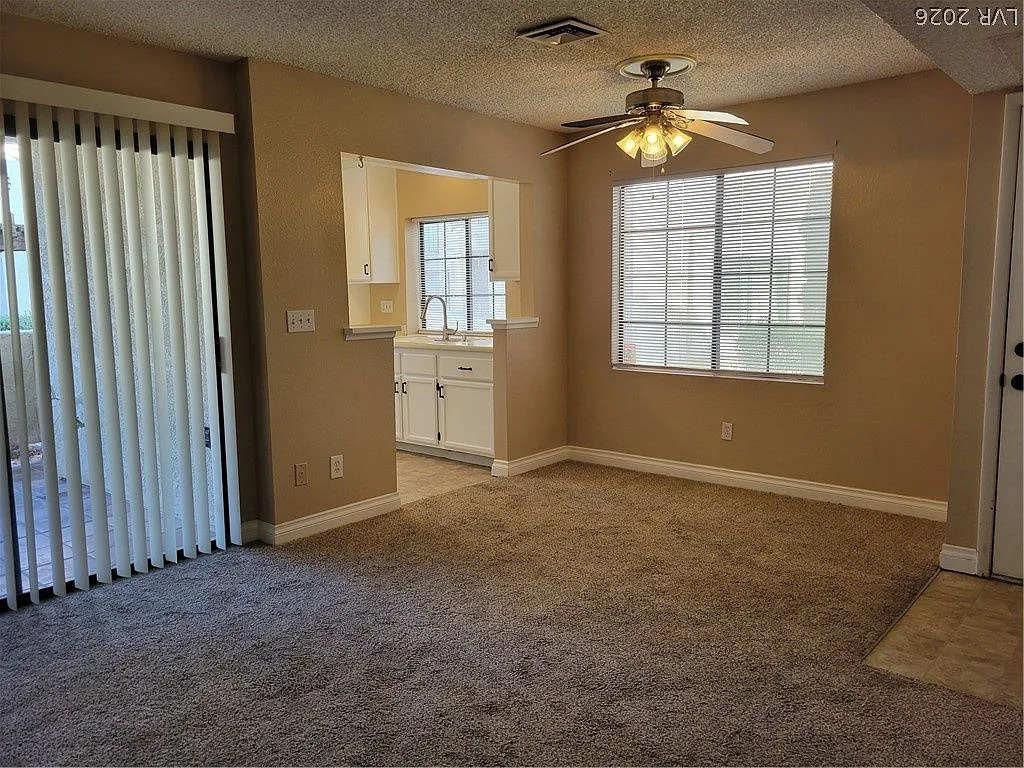 2 bed, 2.0 bath, 884 sqft, $1,300 — Photo 2