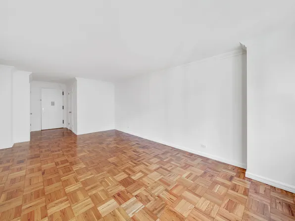 315 West 57th Street image 9 of 27