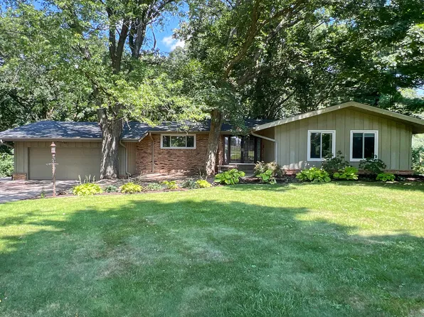 17 Timberlake Rd, Bloomington, IL 61704