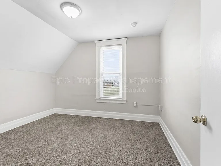 332 Goddard St — Photo 8