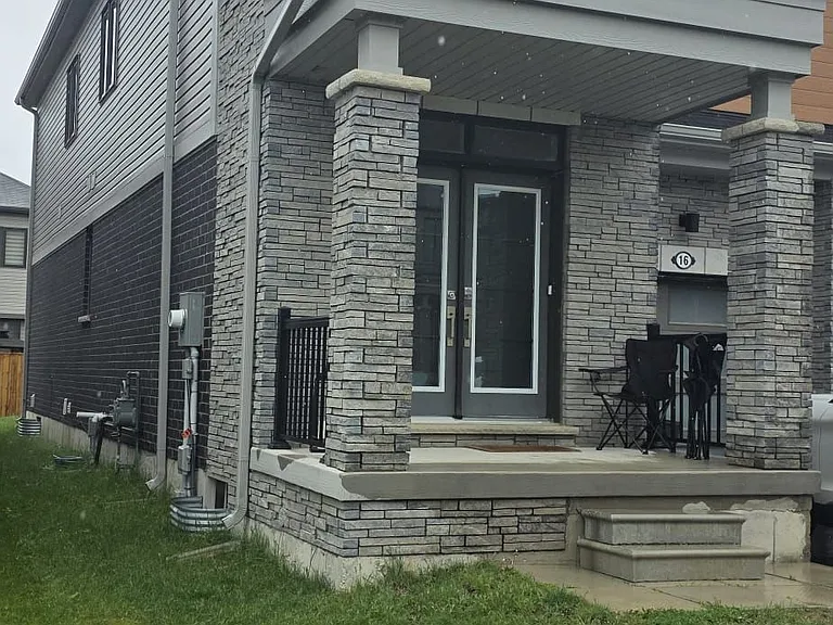 16 Ellis Ave — Photo 2