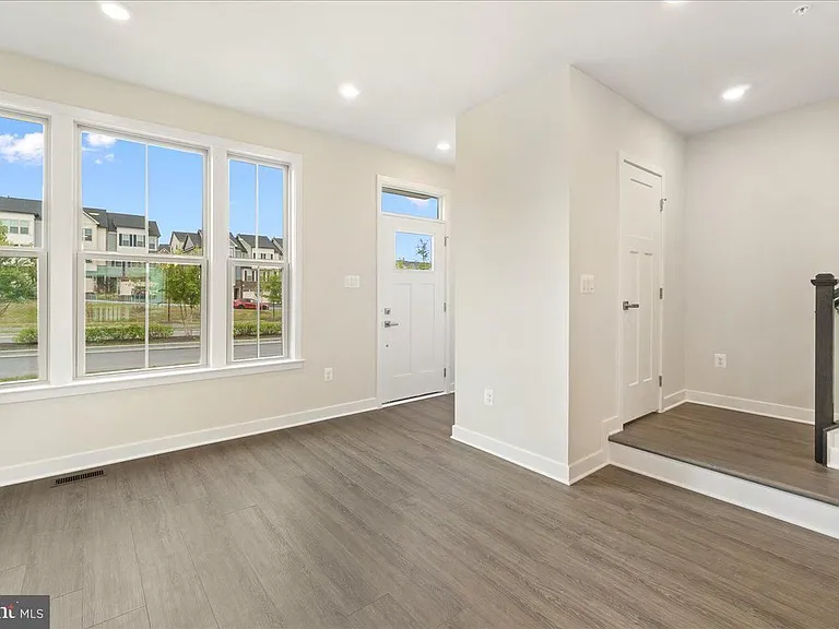 10132 Lake Linganore Blvd — Photo 4