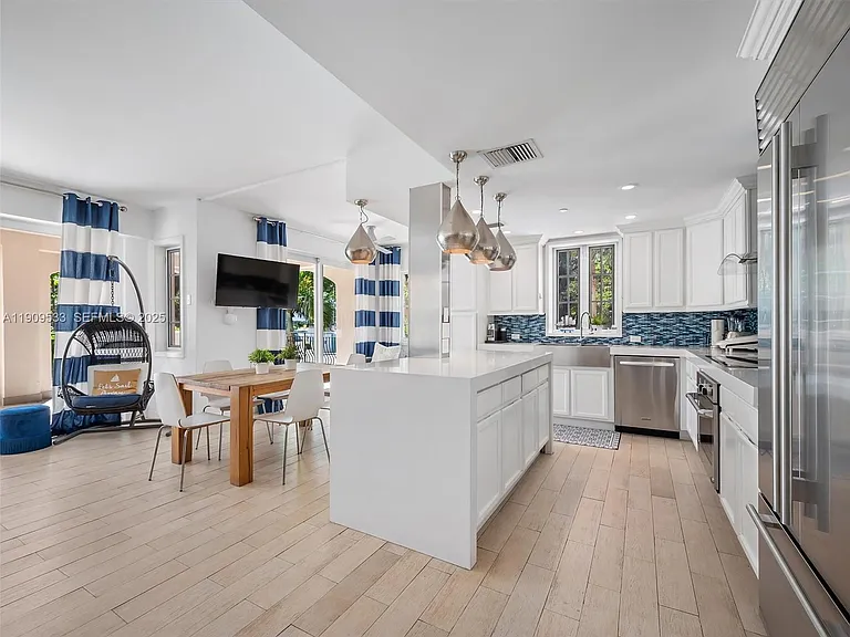 19116 Fisher Island Dr #19116 — Photo 9