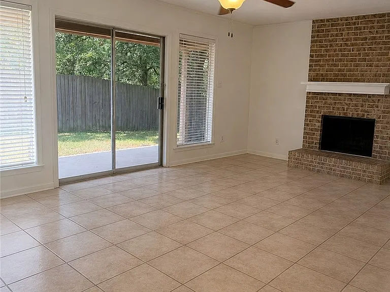 3010 Normand Dr — Photo 3