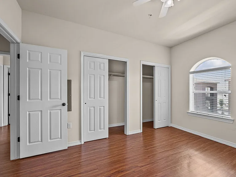 Las Torres Apartments — Photo 7