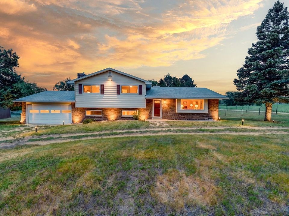 1st image of 518 Clover Ln