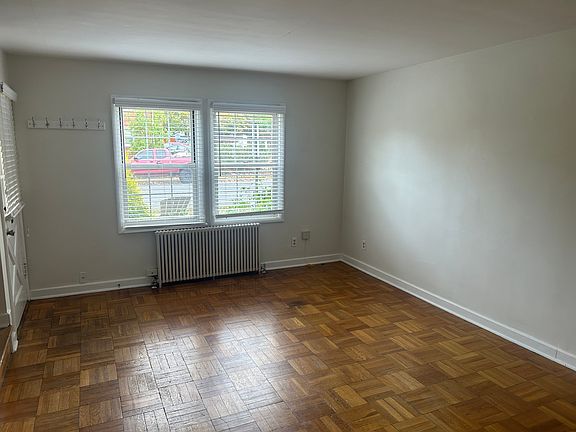 4th image of 724 N Oakland St