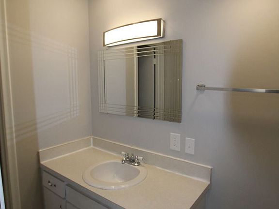 4th image of 10715 O St APT 1