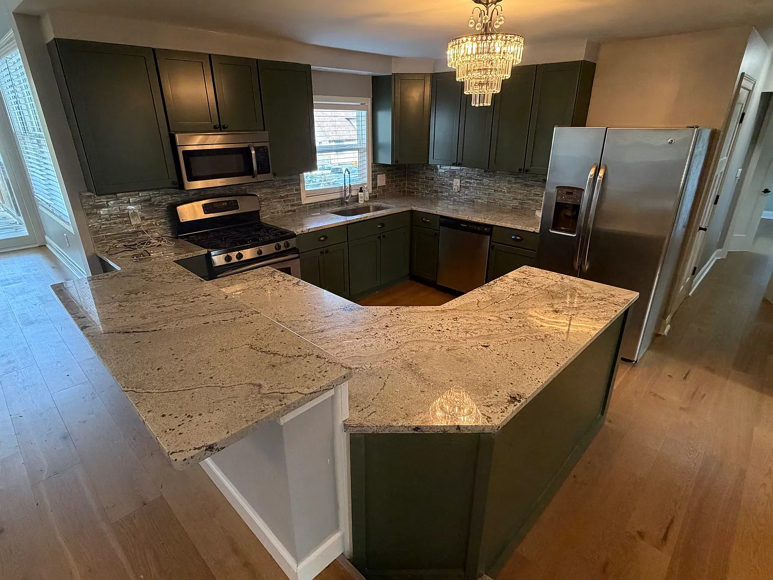 5 bed, 2350 sqft, $2,490 — Photo 4