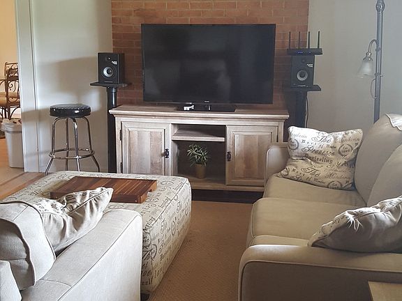 5th image of 1409 Greenview Dr