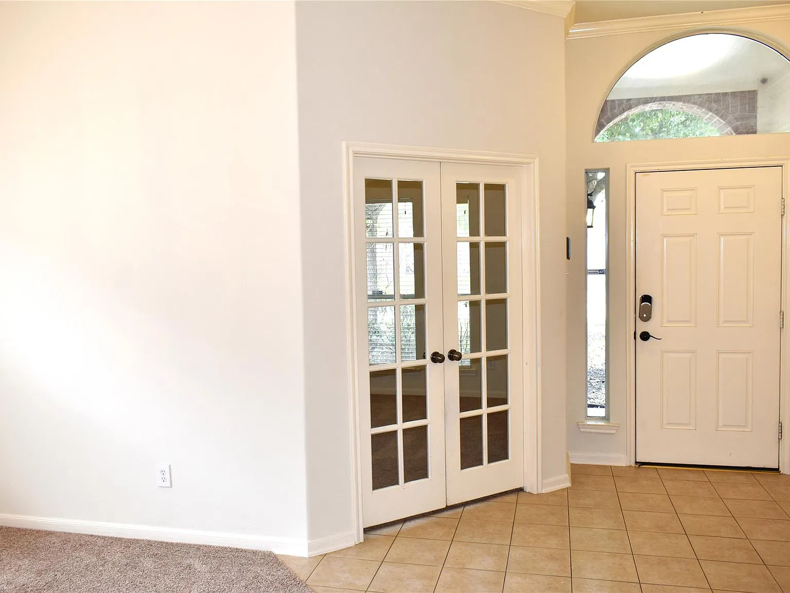 3 bed, 2.0 bath, 1972 sqft, $2,250 — Photo 4