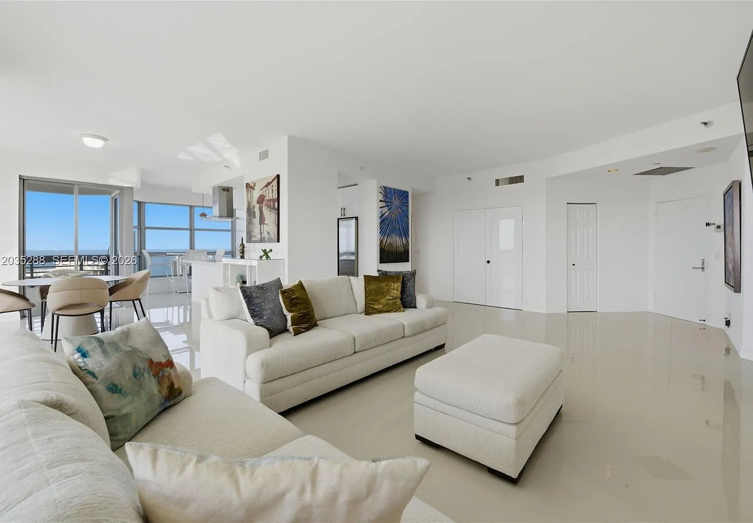 Mystic Pointe Tower 400 C — Photo 4