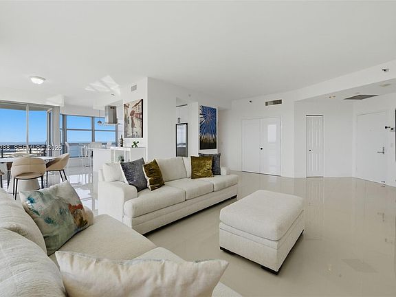 4th image of 3500 Mystic Pointe Dr #Penthouse 5