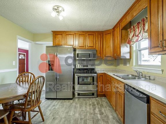 5th image of 6121 Sherwood Dr