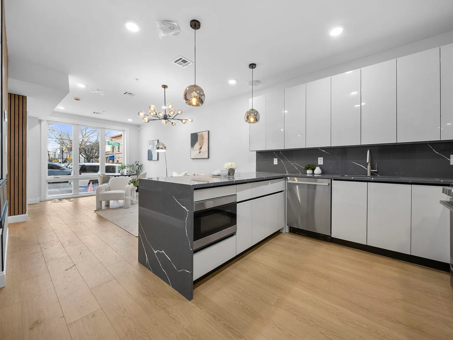 4 bed, 2.0 bath, 1568 sqft, $4,900 — Photo 1