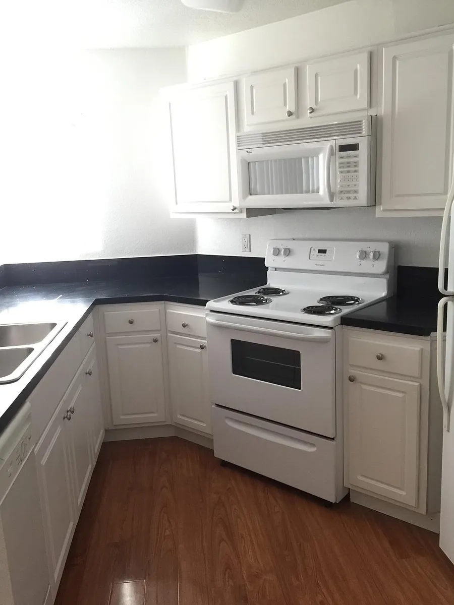Building Photo - 7425 Charmant Dr #2713