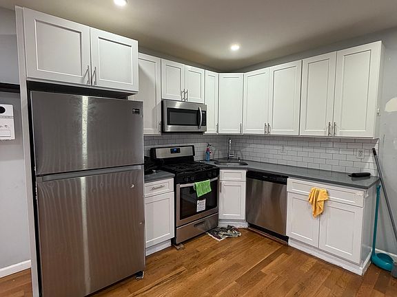 2nd image of 910 Quincy Ave Floor 2