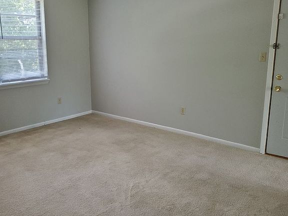 3rd image of 107 Sanders Ct #4