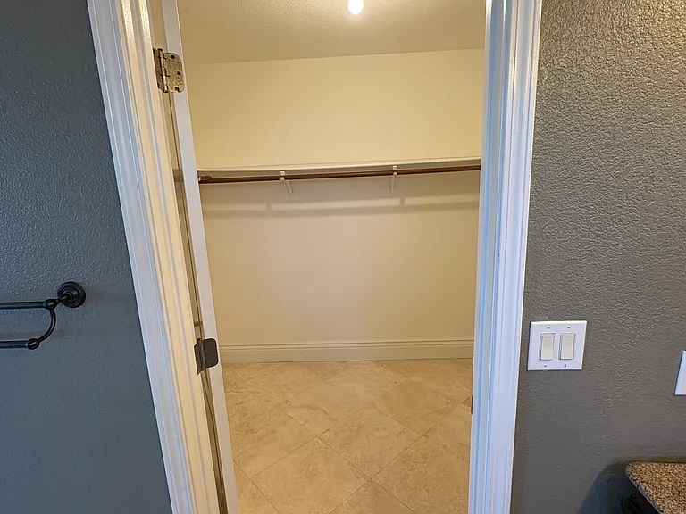 2235 Ventnor Ln — Photo 11