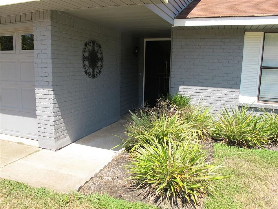 1st image of 10200 Woodland Village Dr