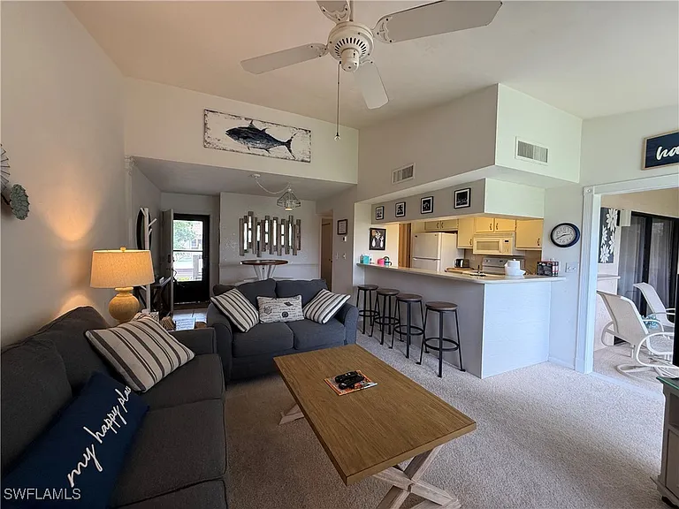 5590 Trailwinds Dr #421 — Photo 6