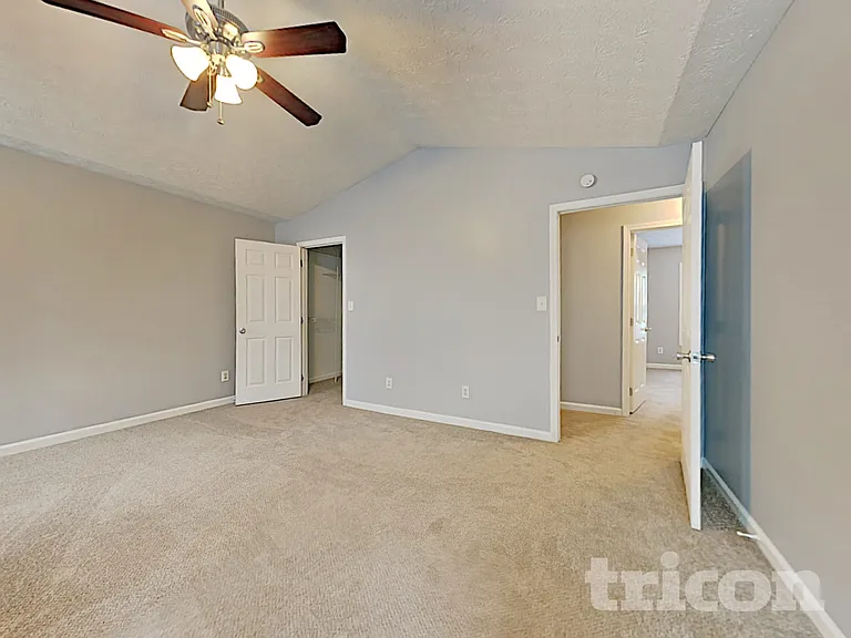 726 Westbury Dr — Photo 25