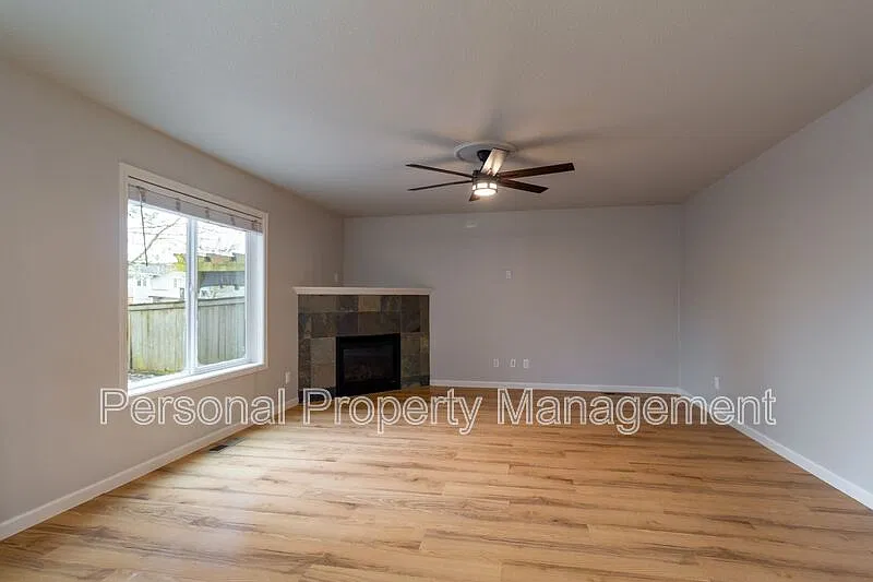 4 bed, 2.5 bath, 1805 sqft, $2,695 — Photo 4