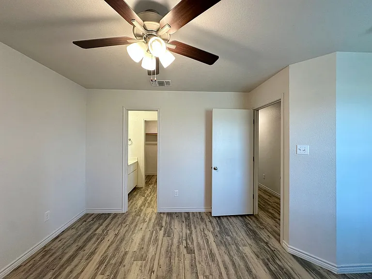 1825 Clovis Dr — Photo 17