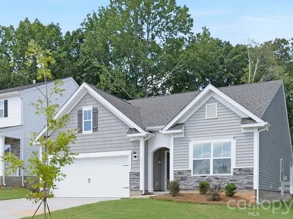 50 Ridgehaven Dr, Waynesville, NC 28786