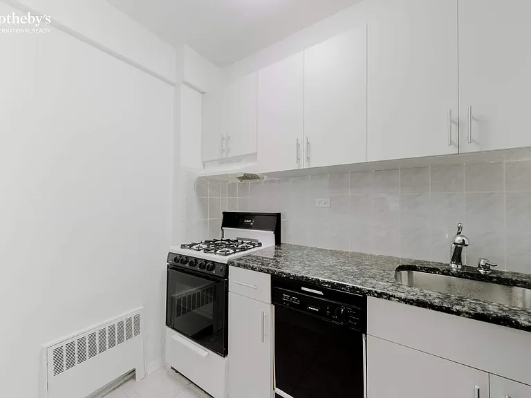 210 E 47th St #3C — Photo 8