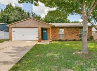 6913 Arborbrook Dr, North Richland Hills, TX 76182