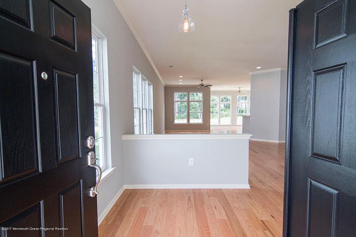 1st image of 8 Heathersway Ct