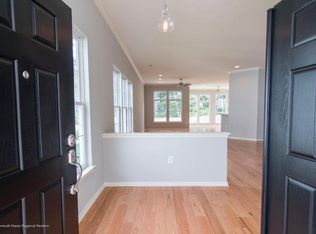 8 Heathersway Ct, Lakewood, NJ