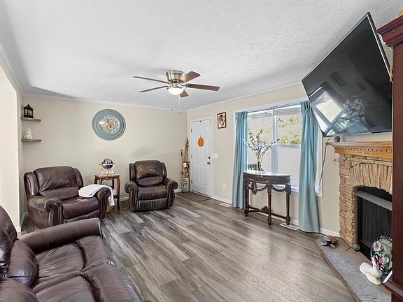 5th image of 3412 Woodstock Rd