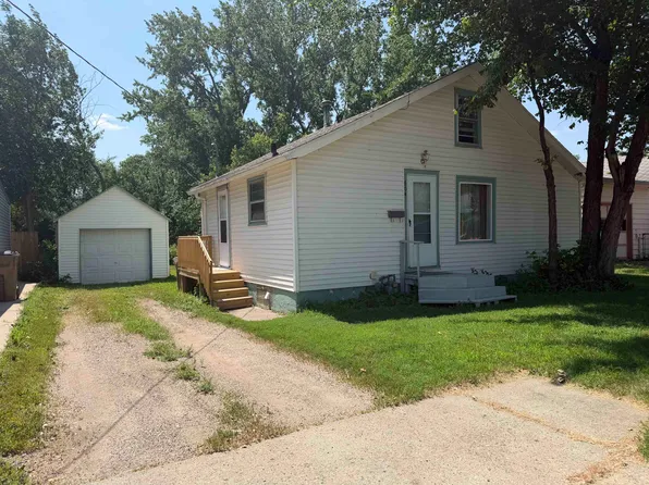 604 7th Ave NE, Minot, ND 58703