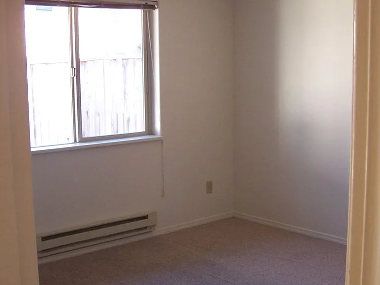740 Benjamin Ave — Photo 7