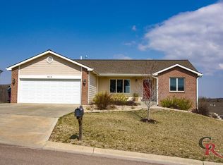 5216 Stone Crest Dr, Manhattan, KS 66503