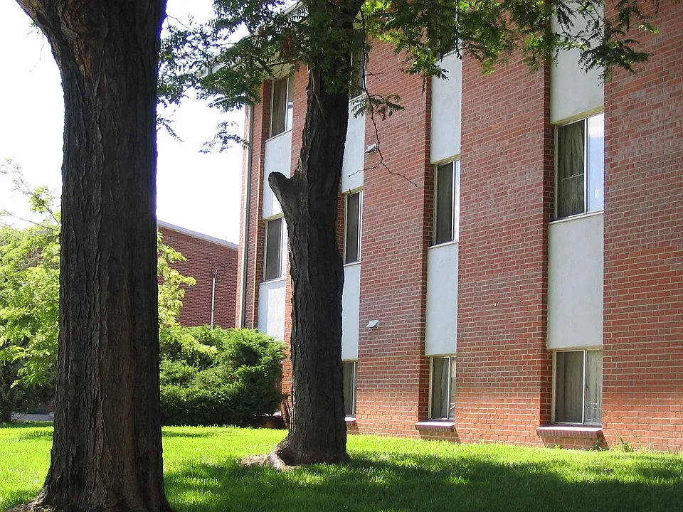 Westminster Park Plaza Apartment Homes 2740