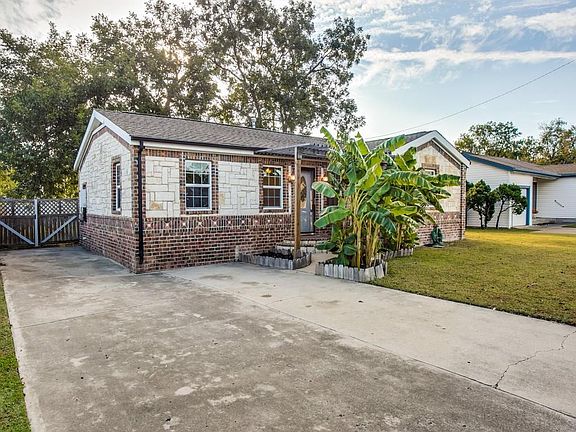 3rd image of 213 Bandera Ave