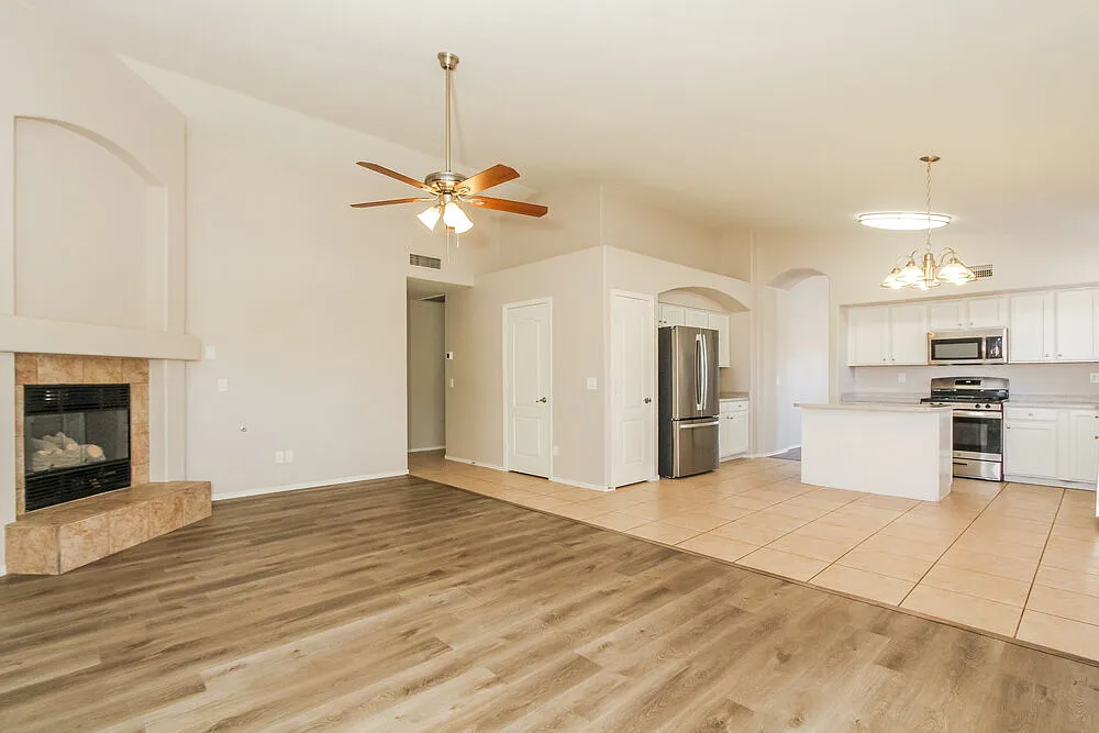 4 bed, 2.0 bath, 1956 sqft, $2,225 — Photo 4