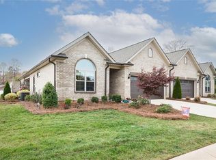 1022 Beechcraft Dr, Mebane, NC 27302