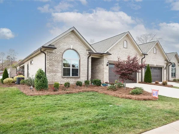 1022 Beechcraft Dr, Mebane, NC 27302